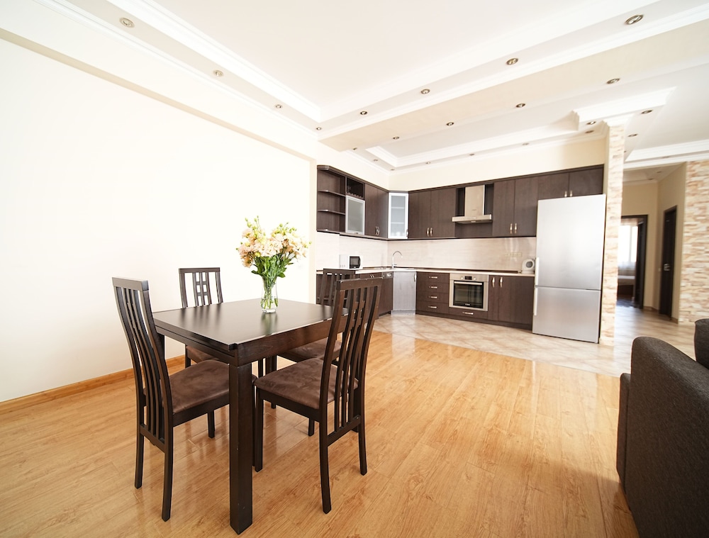 City View 2-bedroom Luxury Apartment on 13 Buzand Street by Sweet Home