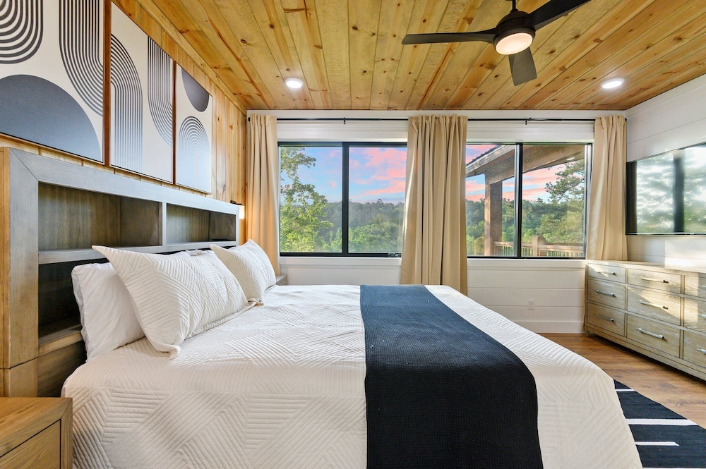 Luxury Retreat in Broken Bow