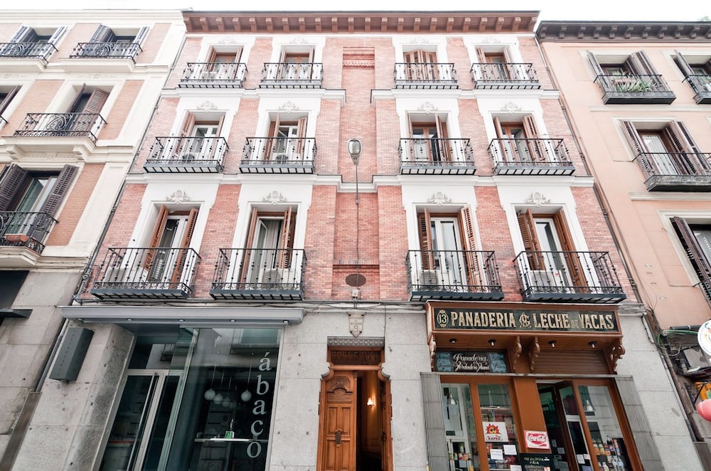 Hostal Las Cortes - Image 1