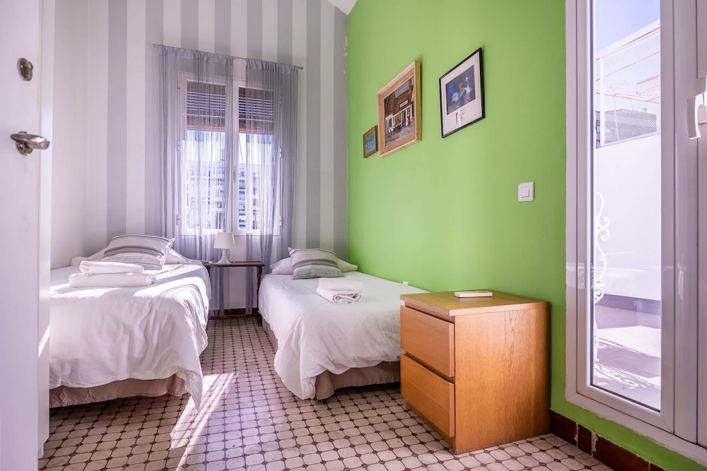 Cheerful 6 Bedroom House in Seville With Terraces