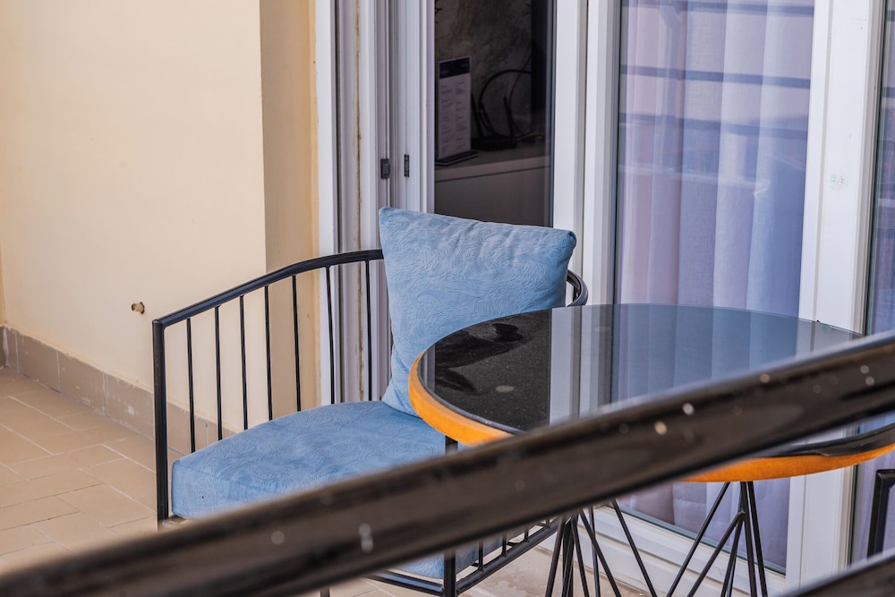 Kondo Stays - City Center Apartments