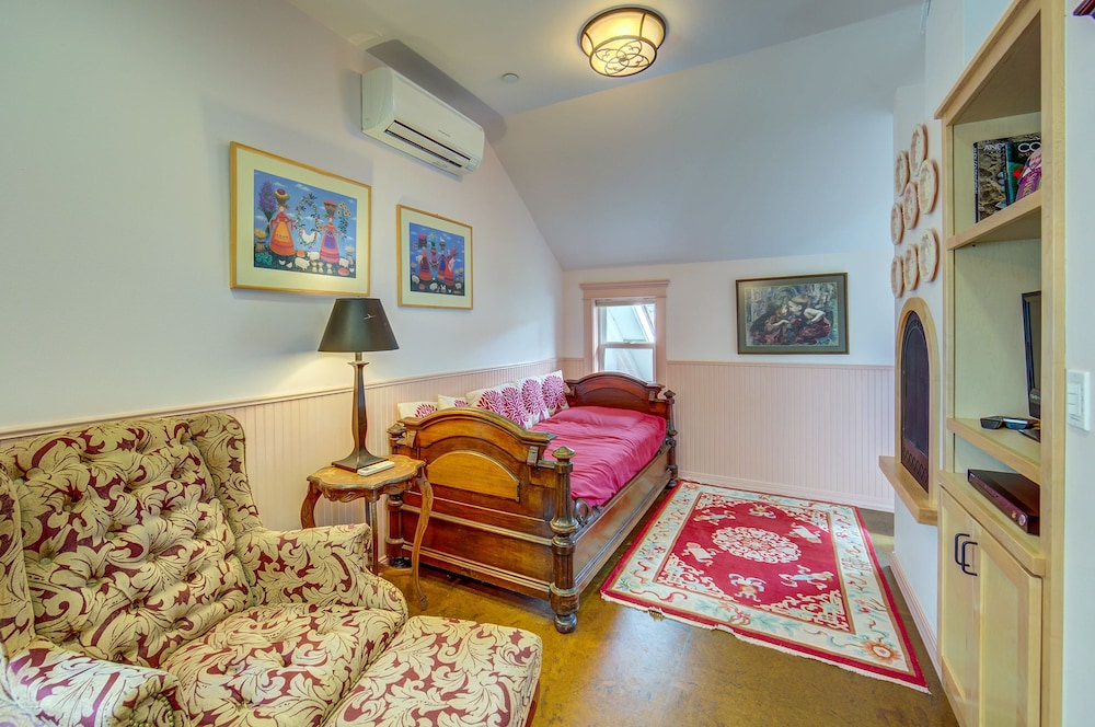 Ashland Vacations - Carlisle Garden Suites - Property Image 14