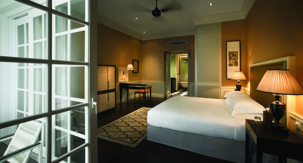 Eastern & Oriental Hotel 9