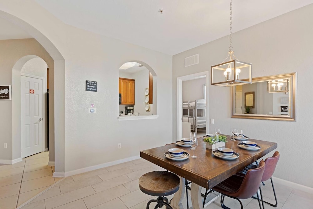 Vista Cay Swanky