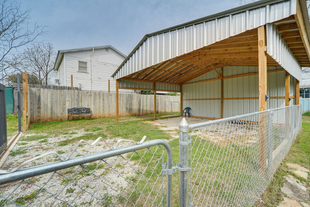 Retro Retreat in Llano w/ Screened Porch! view 5