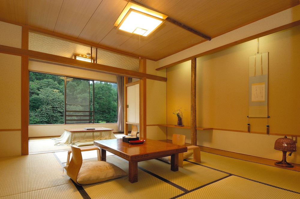 Minakamisanso