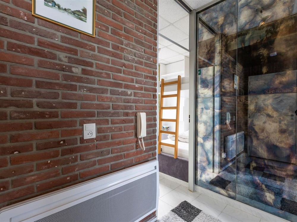 Apartment on Zeedijk With Sea Views