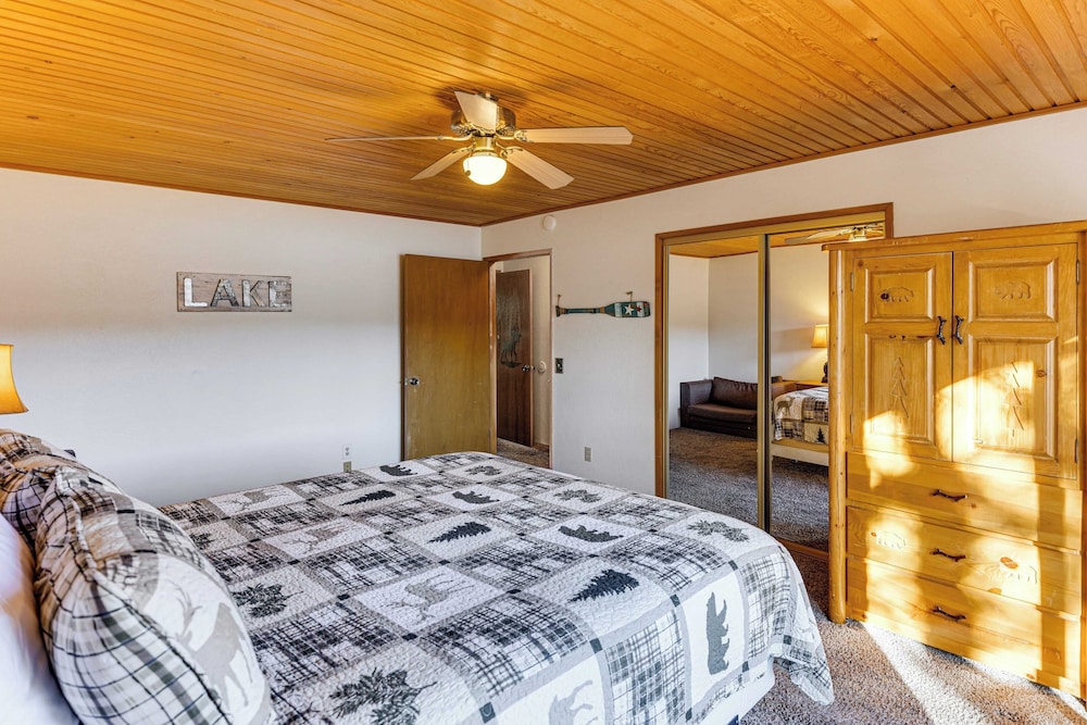Viewtopia by Avantstay Lakefront Views + Hot Tub