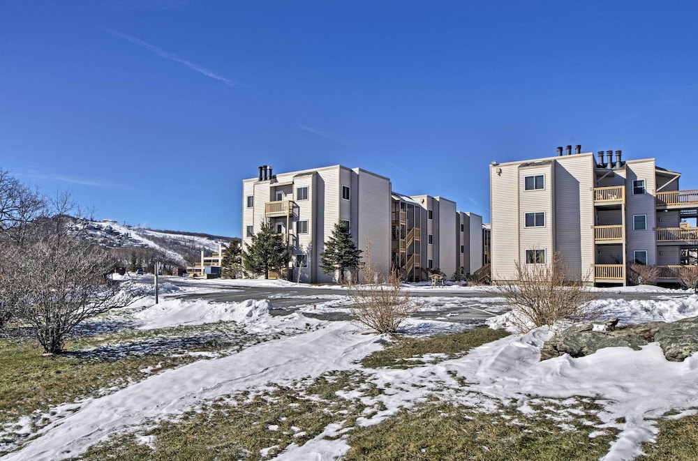 Pool Access & Slope Views: Beech Mtn Condo!