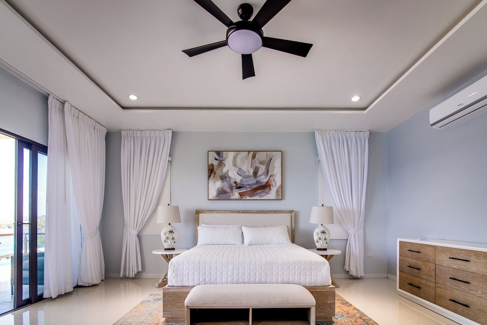 Luxury Oceanfront Villa Fully Staffed