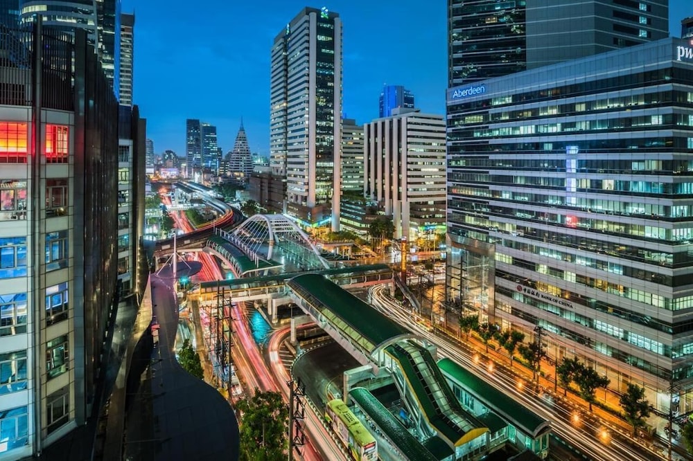 Locals Sathorn Siamese Nang Linchee