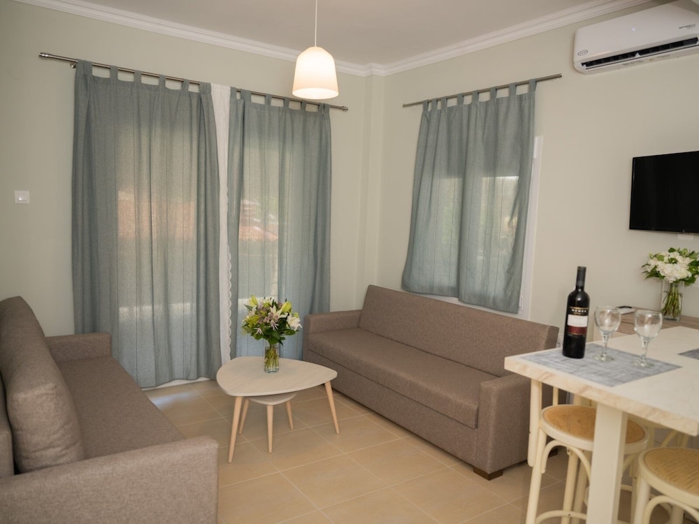 Zoe Seaview Apartment by Rentalspro