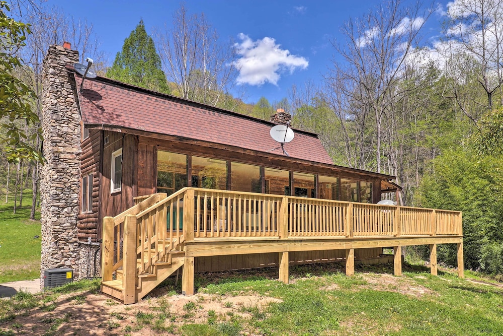 Hot Tub, Fire Pit: Waynesville Getaway Near Hiking view 4
