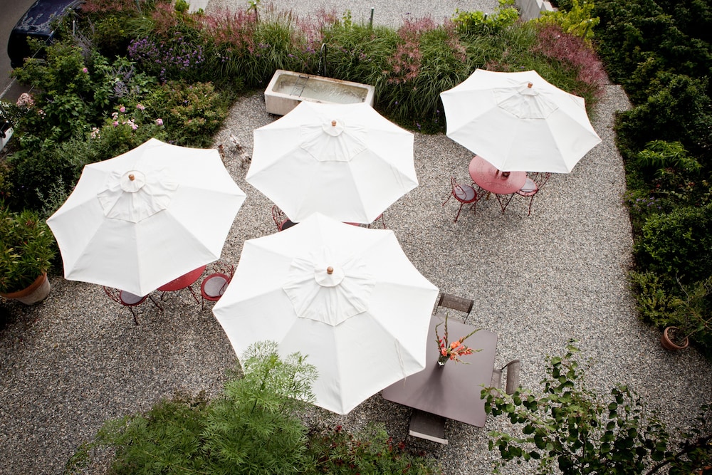 Le Coq Chantant B&B and Boutique Hotel