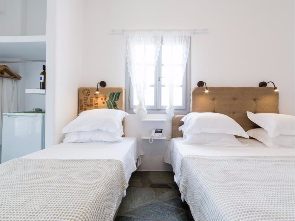 Evi Rooms