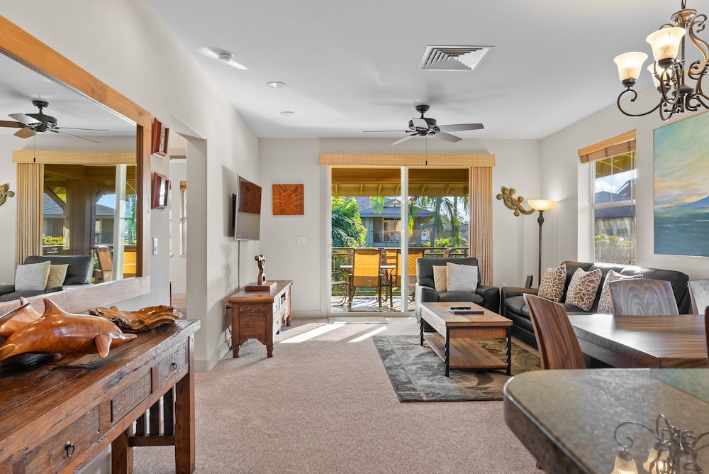 Peaceful Hawaiian Condo w Upscale Amenities - Near Dolphin Quest - Pool!- Vrkcv