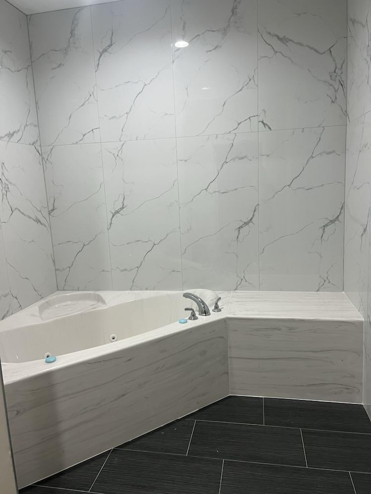 Elite Inn & Suites