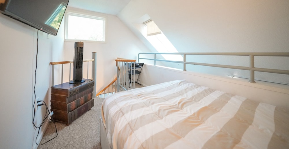 Top 3rd Floor Loft Resort Access No Elevator