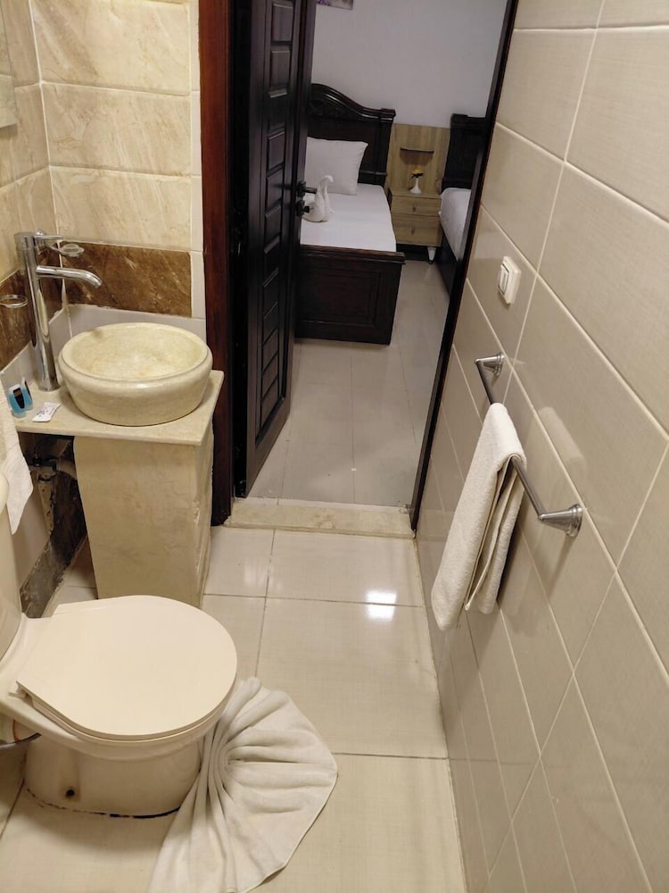 Pearl pyramids Inn