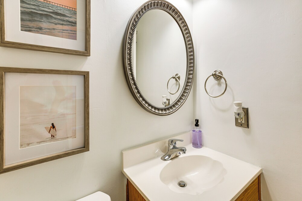Walk to North Myrtle Beach: Studio w/ Pool Access!
