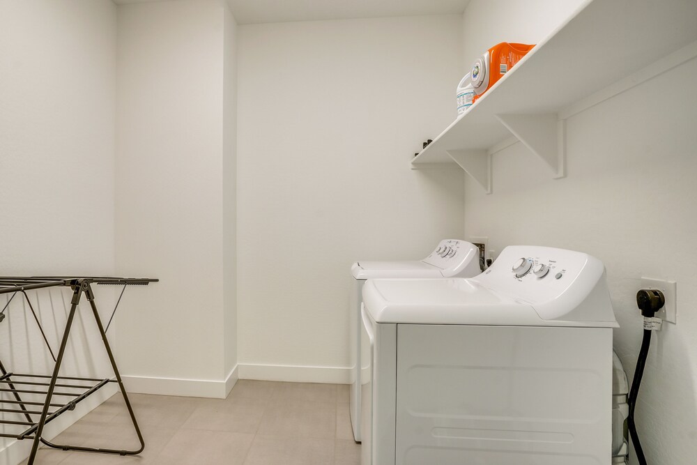 5 Mi to Westgate: Newly Built Glendale Home