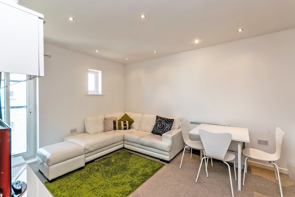 Racecourse Serviced Apartments