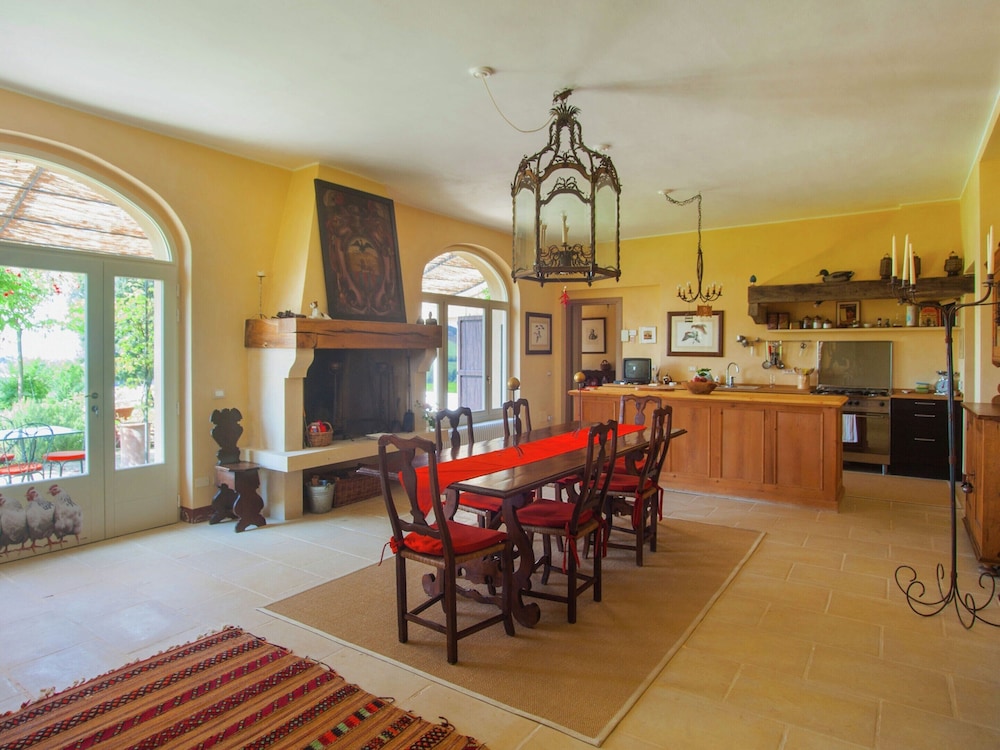 Gorgeous Vacation Home With Pool view 3