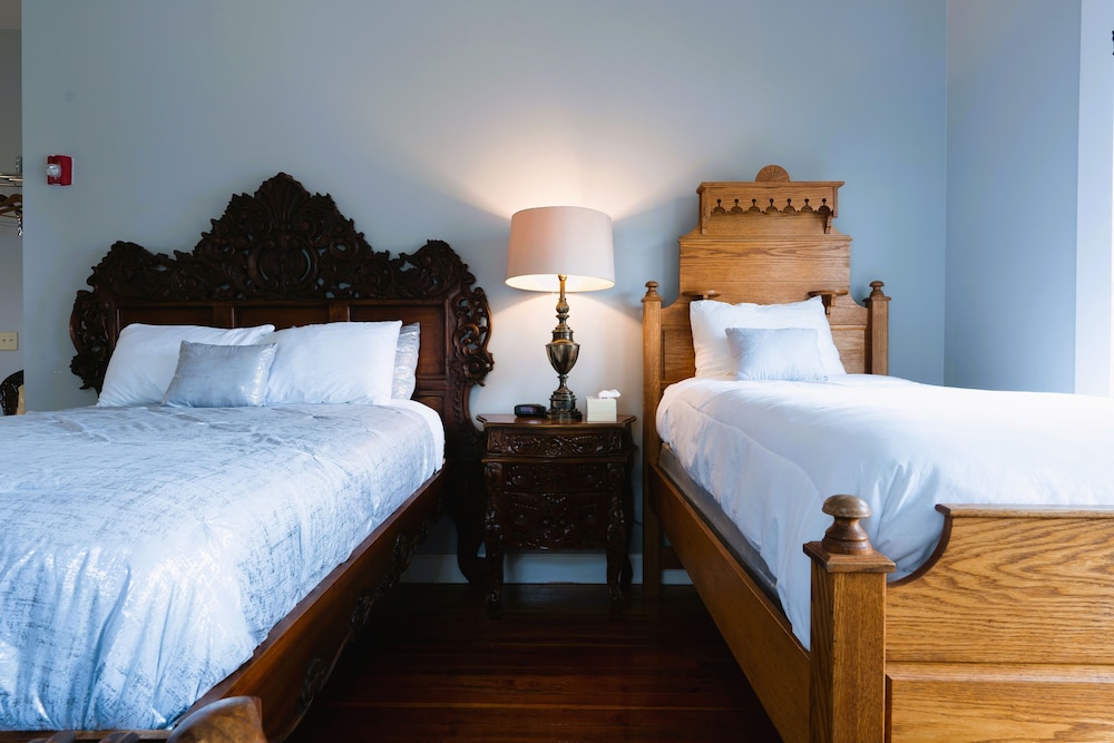 Oak Tree Hotel