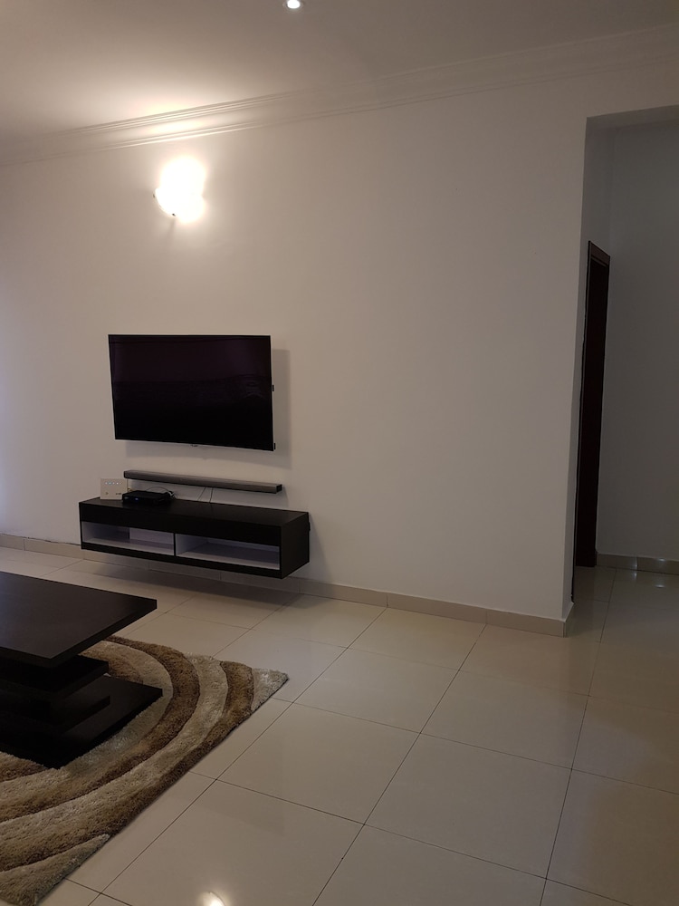 Cadogan Place Estate Apartment