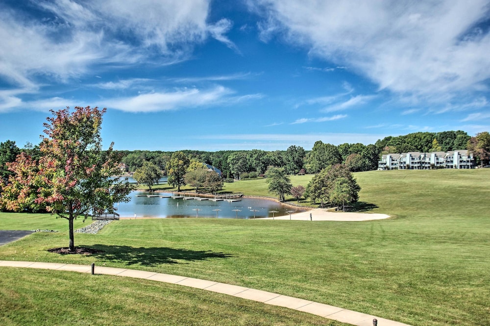Dock + Pool Access: Condo on Smith Mountain Lake