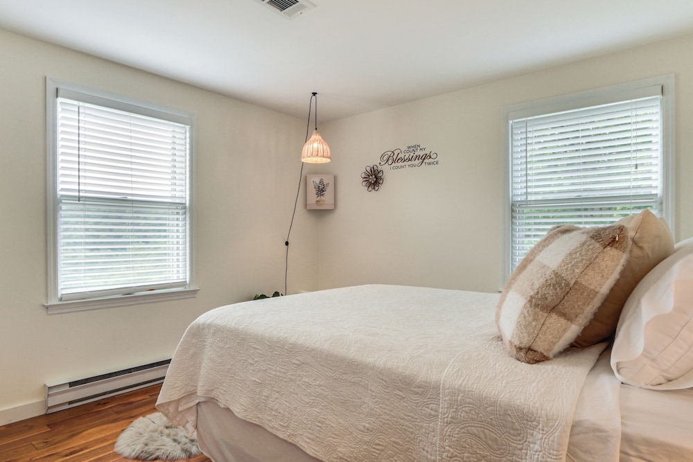Mtn-view Pleasantville Home on 100 Acres!