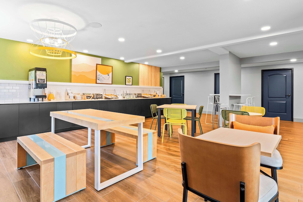 Modesto Vacations - Spark by Hilton Modesto - Property Image 14