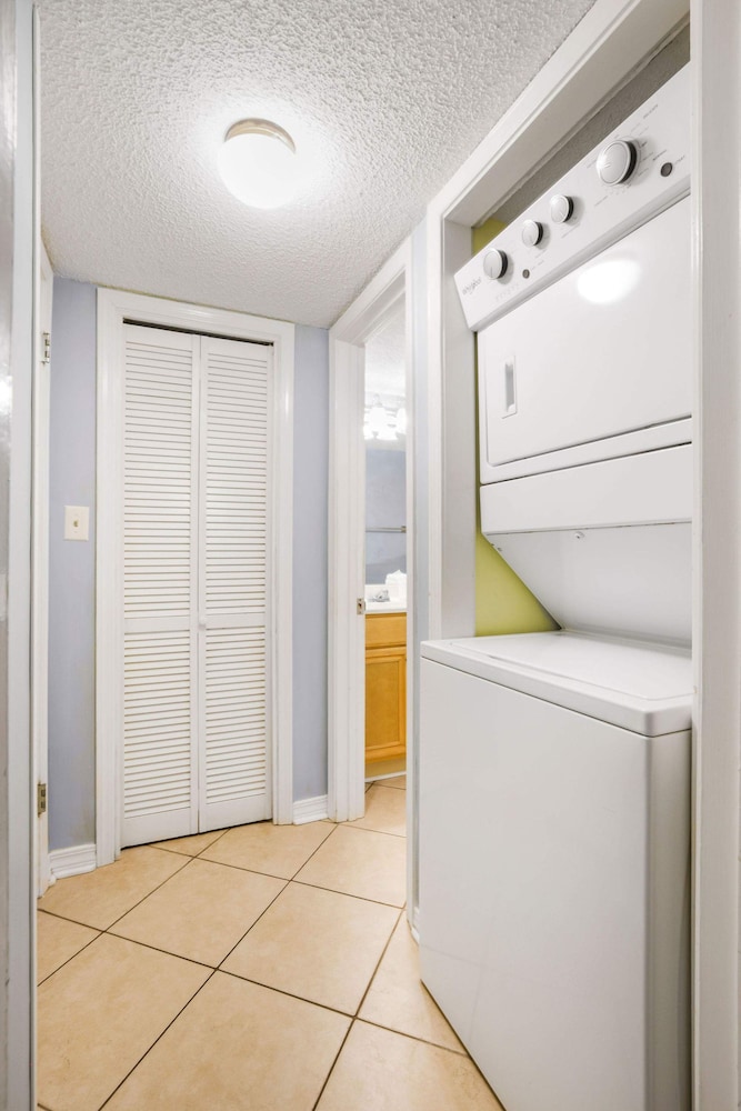 Seaside Beach 5417- Two Bedrooms Waterfront Condo With Pool Sauna Amazing Ocean View Balcony