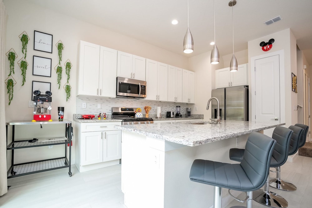 Upstay - Disney Themed House - Sleeps 16