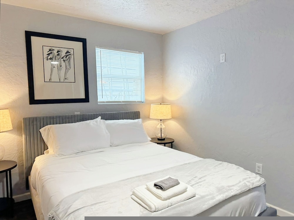 Budget Friendly Studio With Wifi Smart TV 32C