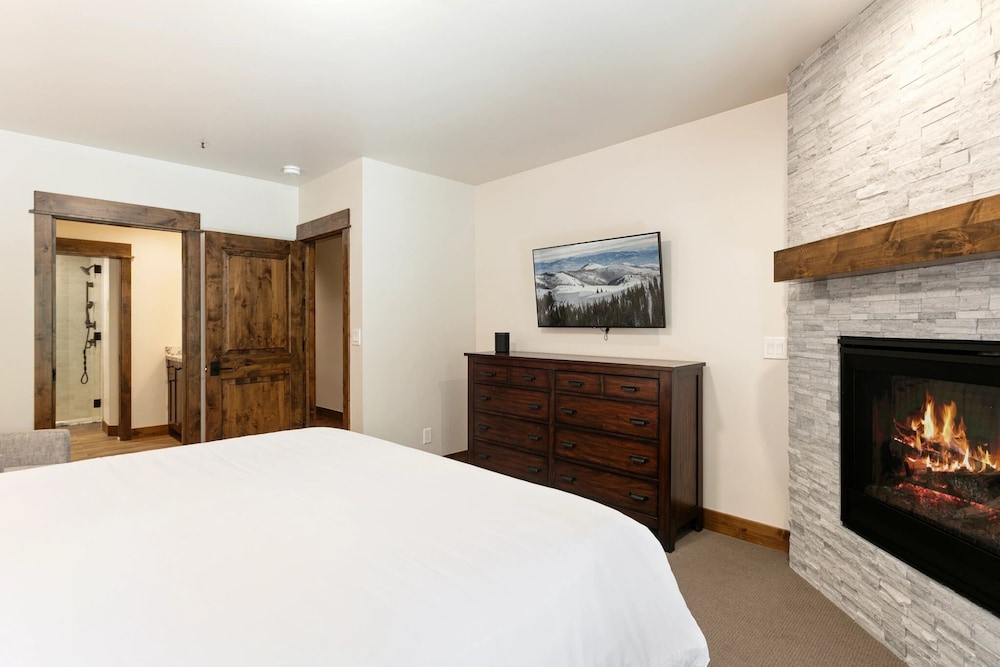 Stag Lodge at Deer Valley Resort - Four Bedroom Residence with Loft and Spa #29 4 Condo
