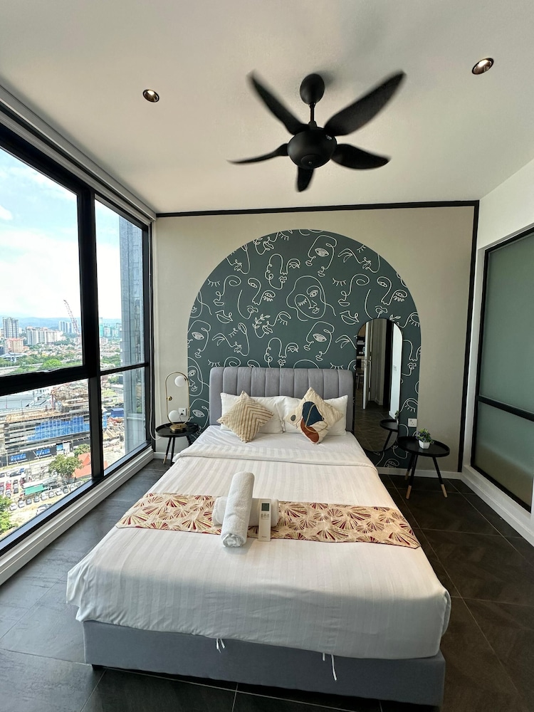 Scarletz Suites KLCC by Azure Heaven