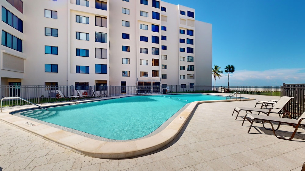 Sandarac 502b: Beachfront 3br Condo W/ Pool & Views 3 Bedroom Condo