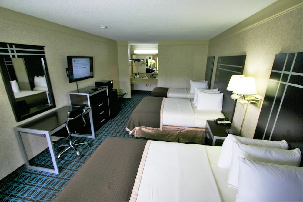 Deluxe Inn Fayetteville - I-95 Exit 49
