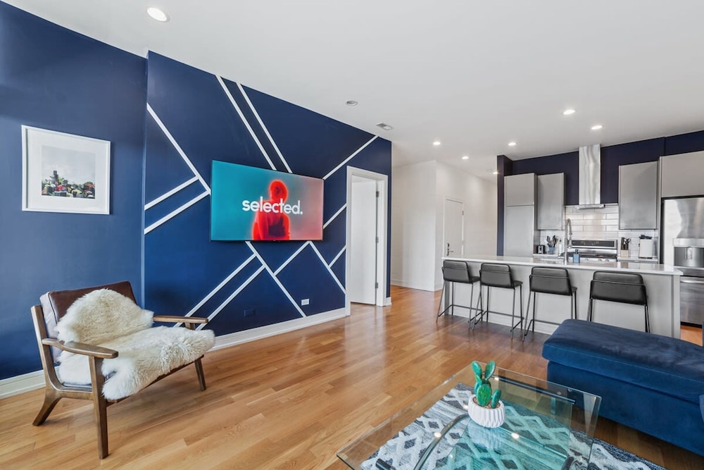 4 Bedroom Condo in Ukranian