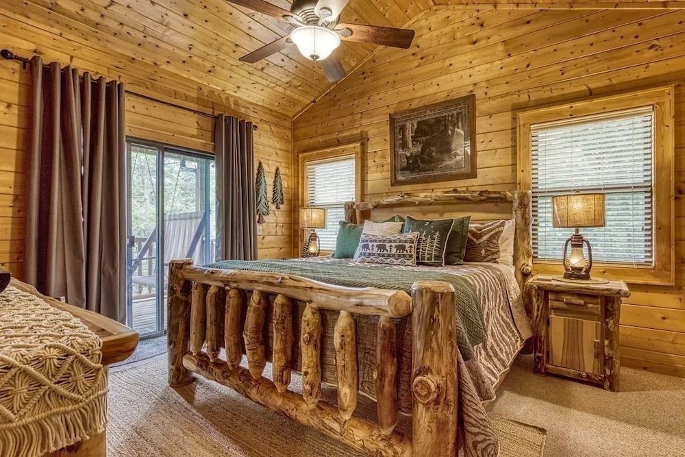 Hillbilly Hideaway 4 Bedroom Cabin