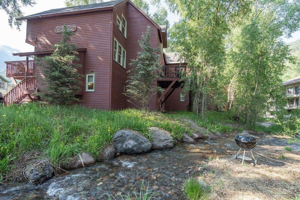 Snowy Peak Views From Living Room, 2 Parking Spaces, Walk To Ski 1 Bedroom Condo by RedAwning
