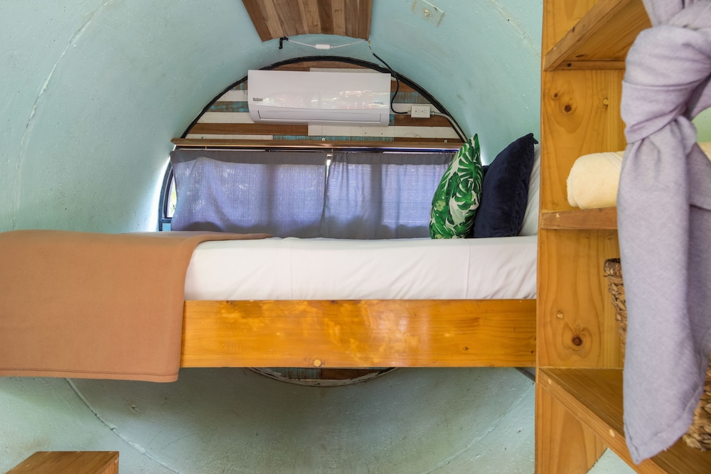 Selina Jaco - Hostel