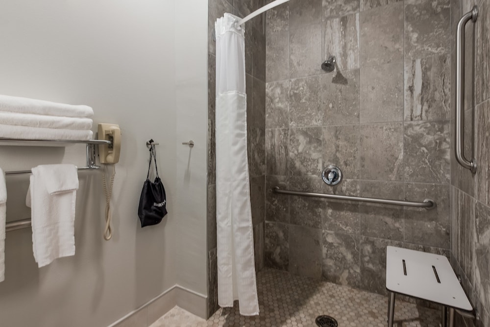 New York City Vacations - SureStay Plus Hotel by Best Western Highland Poughkeepsie - Property Image 18