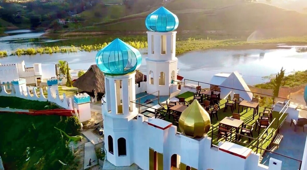 Hotel y Termales Castillo del Lago