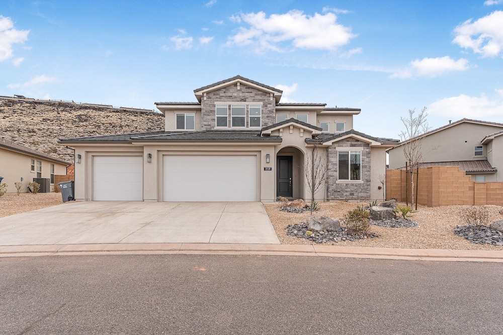 Desert Rose Hideaway 5 Bedroom Home