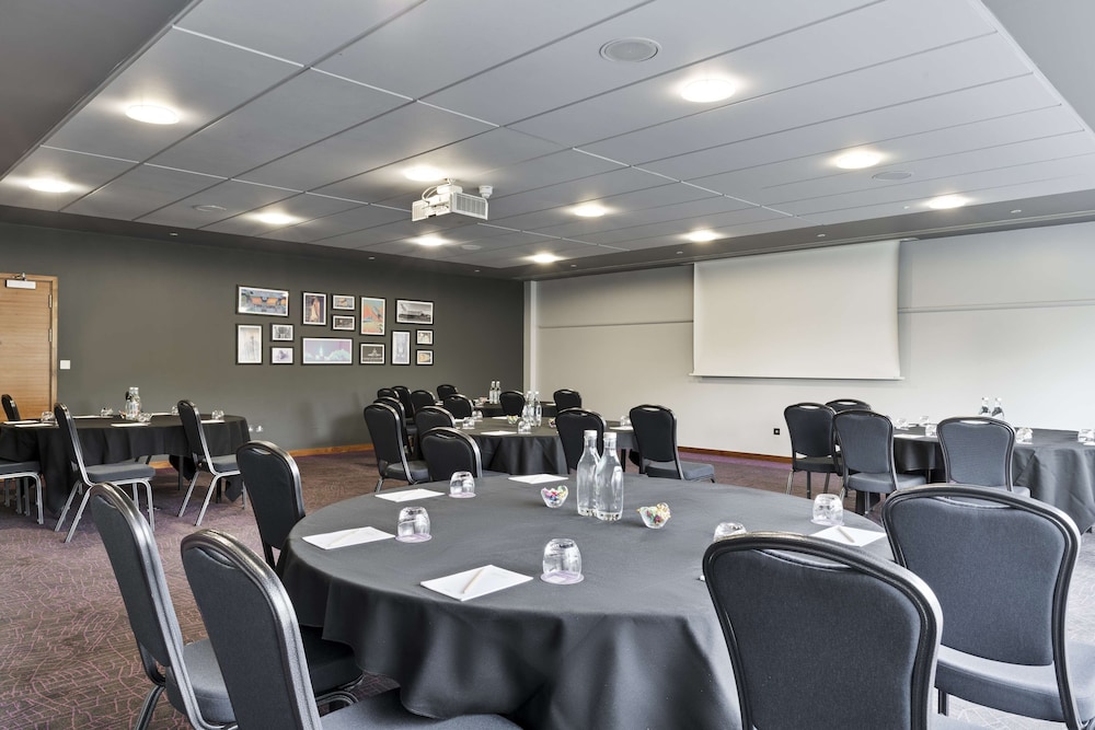 West Drayton Vacations - Radisson RED Hotel London Heathrow - Property Image 3
