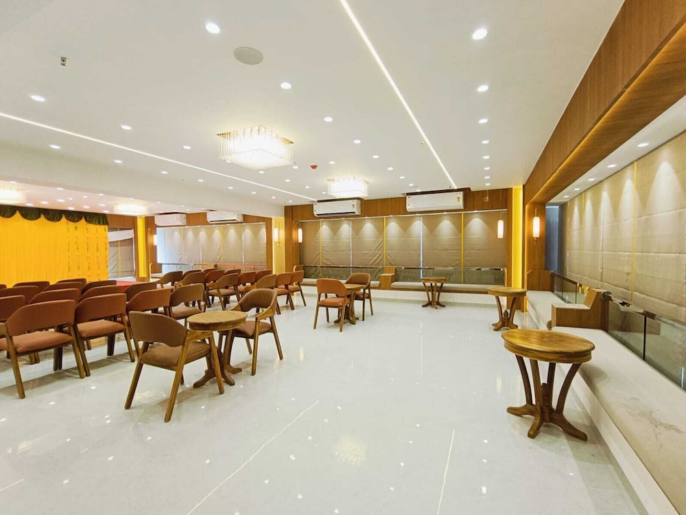 MURLI HOTEL LUXURY ROOMS