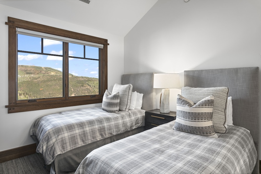 Arrowleaf Lodge at Deer Valley Resort - Two Bedroom Residence #405 2 Condo