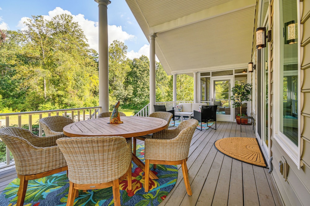 Mtn Views, Deck, Porches & Patio: Asheville Escape